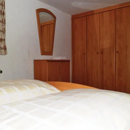 Appartement Two-bedroom 03 *